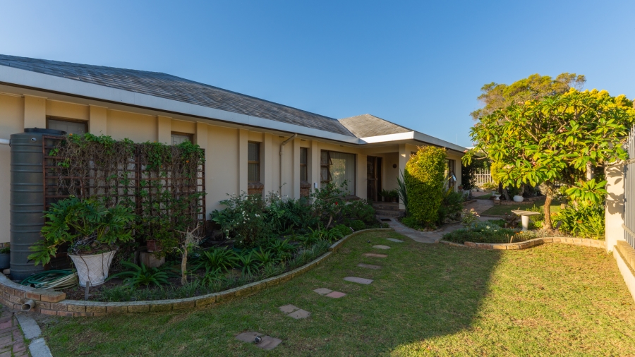 5 Bedroom Property for Sale in Amandelrug Western Cape